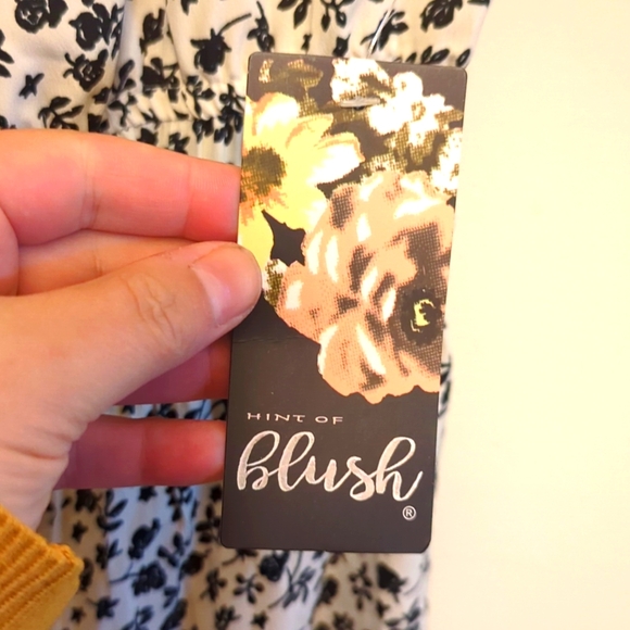 Hint of Blush M White with Black Floral Dress - Picture 5 of 9